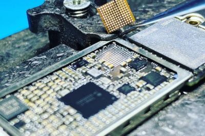 Grote aantallen moederbord reparaties iPhone of MacBook nodig voor jouw bedrijf?